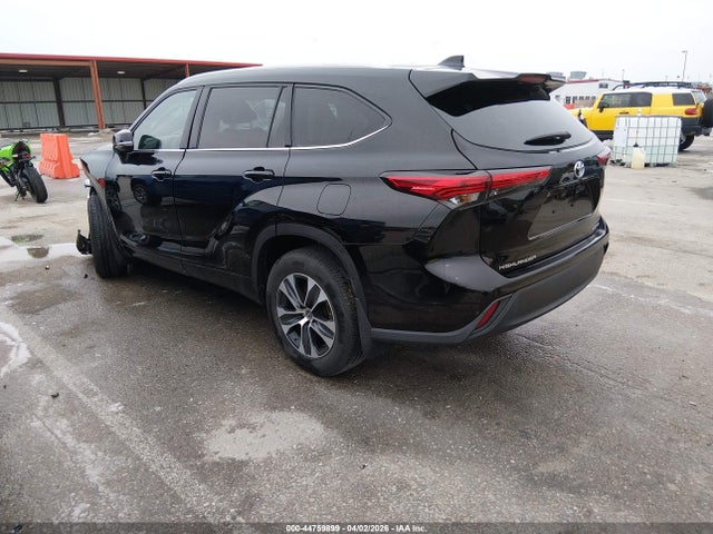 Продажа на аукционе авто 2022 Toyota Highlander Xle, vin: 5TDGZRBH0NS586148, номер лота: 44759899