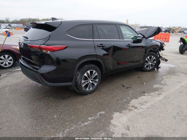 Продажа на аукционе авто 2022 Toyota Highlander Xle, vin: 5TDGZRBH0NS586148, номер лота: 44759899