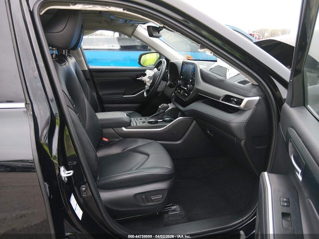 Продажа на аукционе авто 2022 Toyota Highlander Xle, vin: 5TDGZRBH0NS586148, номер лота: 44759899