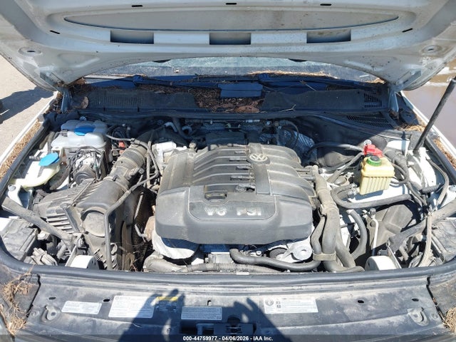 2016 VOLKSWAGEN TOUAREG WVGEF9BP9GD010415 Photo 9