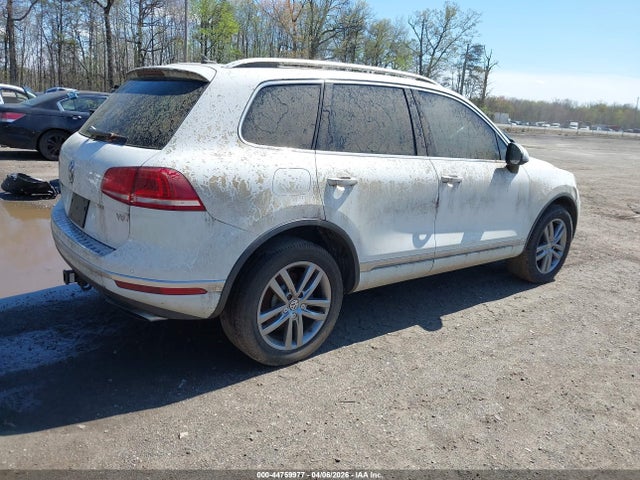 2016 VOLKSWAGEN TOUAREG WVGEF9BP9GD010415 Photo 3