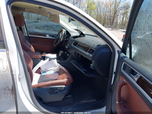 2016 VOLKSWAGEN TOUAREG WVGEF9BP9GD010415 Photo 4