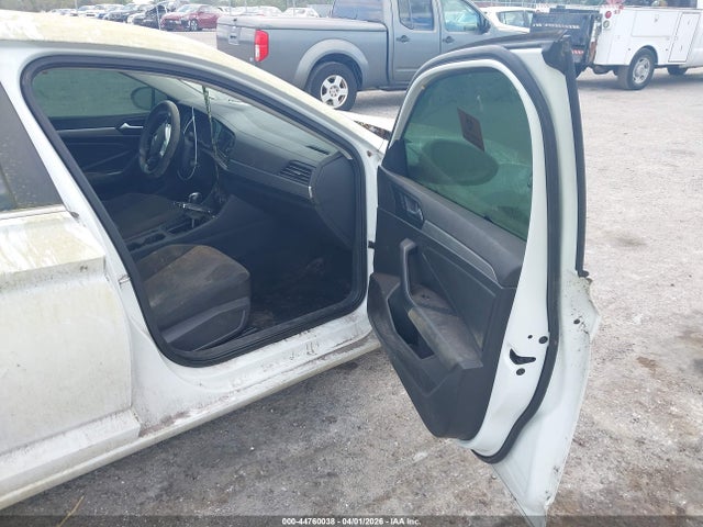 Продажа на аукционе авто 2019 Volkswagen Jetta 1.4t R-line/1.4t S/1.4t Se, vin: 3VWC57BU9KM275435, номер лота: 44760038