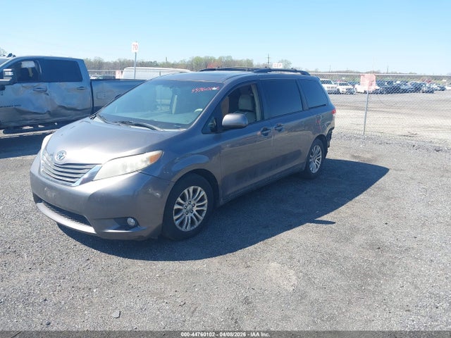 2011 TOYOTA SIENNA 5TDYK3DC8BS090243 Photo 1