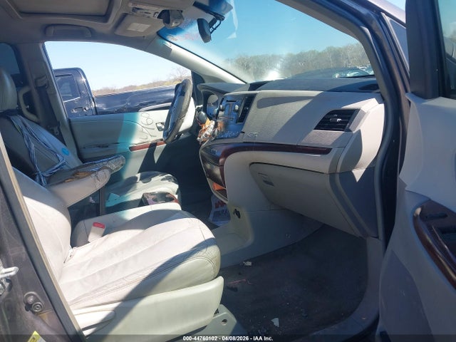 2011 TOYOTA SIENNA 5TDYK3DC8BS090243 Photo 4