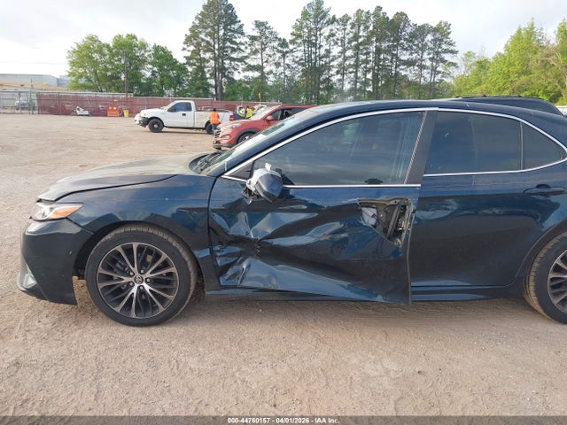 Продаж на аукціоні авто 2018 Toyota Camry Se, vin: 4T1B11HK2JU668521, номер лоту: 44760157