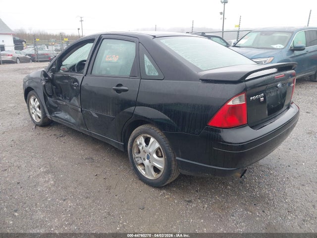 2005 FORD FOCUS 1FAFP38Z65W203690 Photo 2