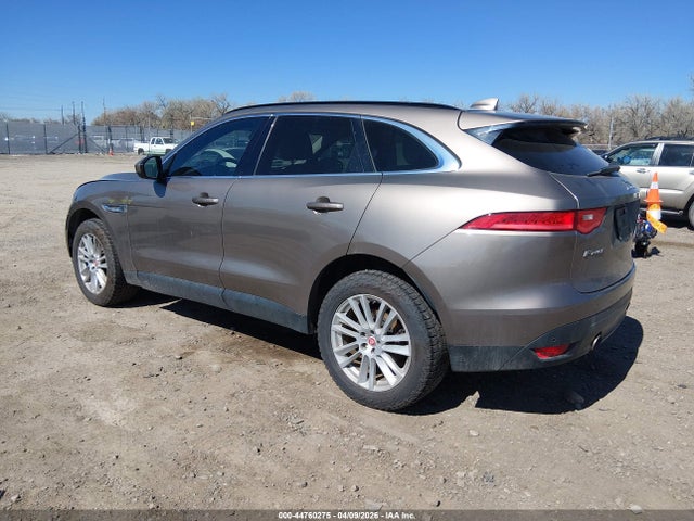 2017 JAGUAR F-PACE SADCK2BV4HA056884 Photo 2