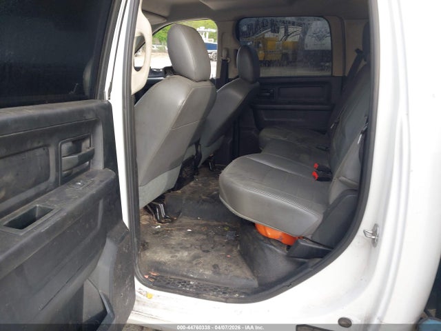 44760338 :رقم المزاد ، 3C7WRTCL6HG643535 vin ، 2017 Ram 3500 Chassis Tradesman/slt/laramie مزاد بيع