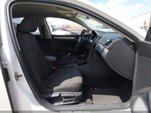 Auction sale of the 2017 Volkswagen Passat 1.8t S, vin: 1VWAT7A32HC071673, lot number: 44760428