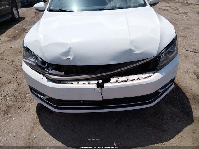 2017 Volkswagen Passat 1.8t S მანქანა იყიდება აუქციონზე, vin: 1VWAT7A32HC071673, აუქციონის ნომერი: 44760428