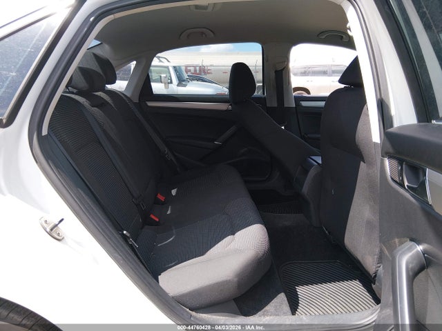 2017 Volkswagen Passat 1.8t S მანქანა იყიდება აუქციონზე, vin: 1VWAT7A32HC071673, აუქციონის ნომერი: 44760428