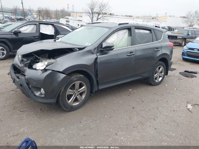Toyota Rav4 Xle 2015 JTMRFREV9FD160720 Image 2