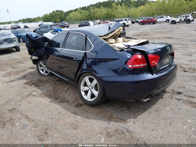 2015 Volkswagen Passat 1.8t Se მანქანა იყიდება აუქციონზე, vin: 1VWBS7A32FC013695, აუქციონის ნომერი: 44760907