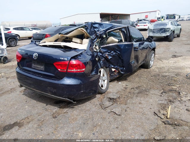 2015 Volkswagen Passat 1.8t Se მანქანა იყიდება აუქციონზე, vin: 1VWBS7A32FC013695, აუქციონის ნომერი: 44760907