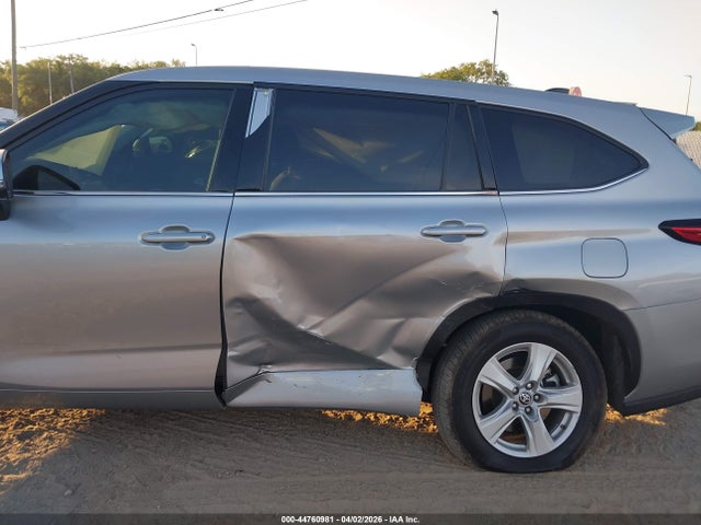 2022 TOYOTA HIGHLANDER 5TDZZRAH4NS557116 Photo 5