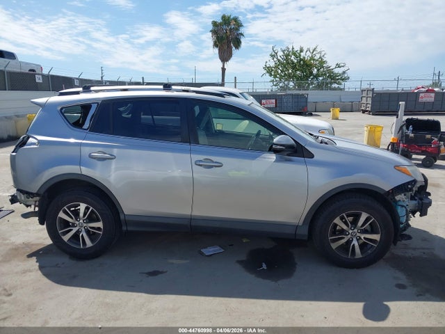 JTMWFREV4JJ169676 Toyota Rav4 Xle