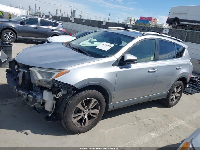 JTMWFREV4JJ169676 Toyota Rav4 Xle