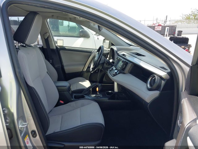 2018 TOYOTA RAV4 JTMWFREV4JJ169676 Photo 4