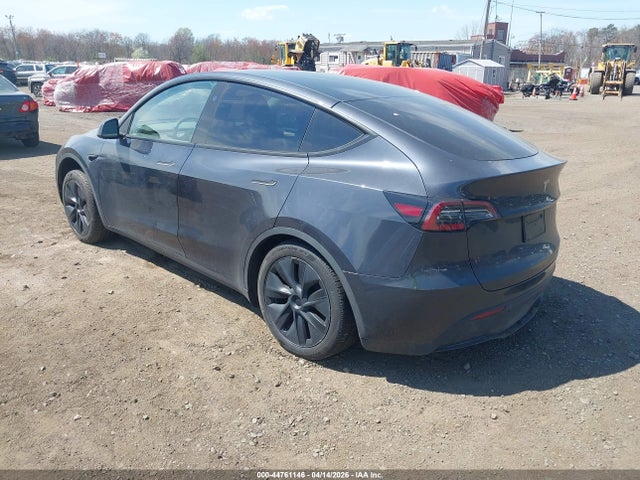 Продажа на аукционе авто 2024 Tesla Model Y Long Range Single Motor Rear-wheel Drive/rwd, vin: 7SAYGDED9RF192702, номер лота: 44761146
