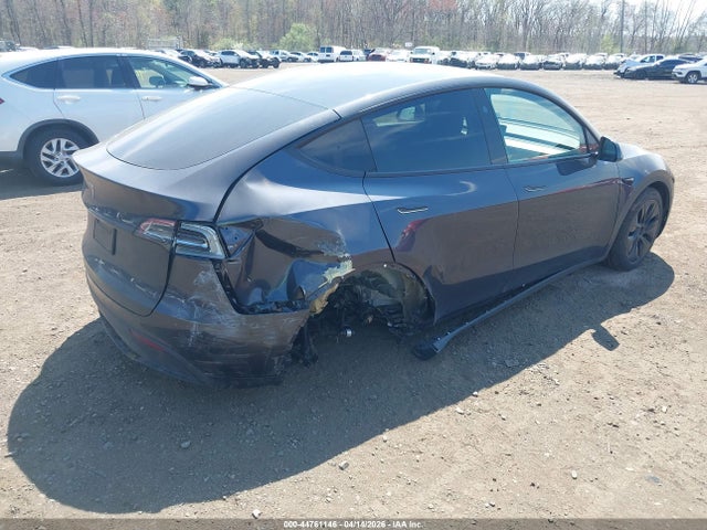 Продажа на аукционе авто 2024 Tesla Model Y Long Range Single Motor Rear-wheel Drive/rwd, vin: 7SAYGDED9RF192702, номер лота: 44761146
