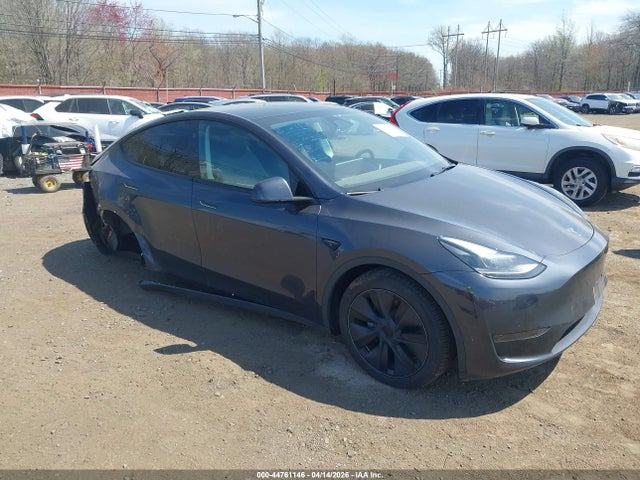 Продажа на аукционе авто 2024 Tesla Model Y Long Range Single Motor Rear-wheel Drive/rwd, vin: 7SAYGDED9RF192702, номер лота: 44761146