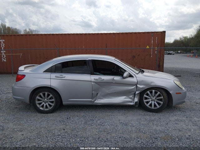 44761350 :رقم المزاد ، 1C3CC5FB6AN187876 vin ، 2010 Chrysler Sebring Limited مزاد بيع