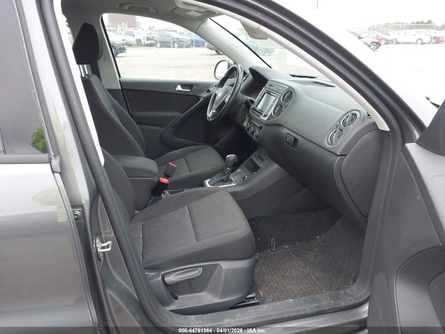 WVGBV7AX4JK001913 Volkswagen Tiguan Limited 2.0t
