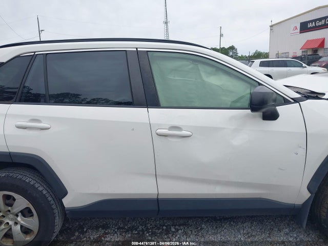 JTMH1RFV6MD072777 Toyota RAV4 LE