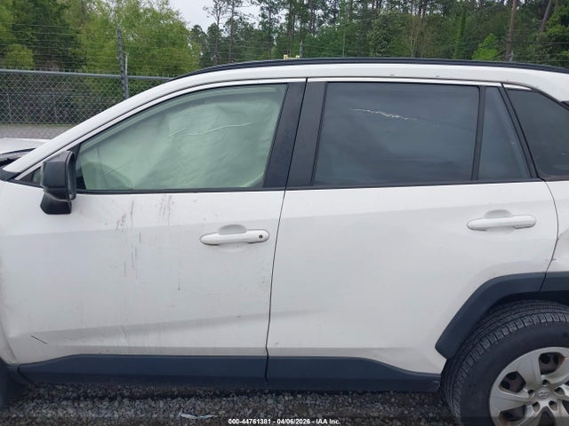 JTMH1RFV6MD072777 Toyota RAV4 LE
