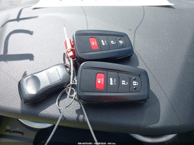 44761461 :رقم المزاد ، 4T1C31AK8NU584251 vin ، 2022 Toyota Camry Le Hybrid مزاد بيع
