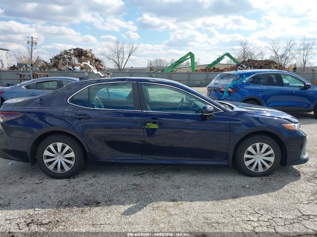 44761461 :رقم المزاد ، 4T1C31AK8NU584251 vin ، 2022 Toyota Camry Le Hybrid مزاد بيع