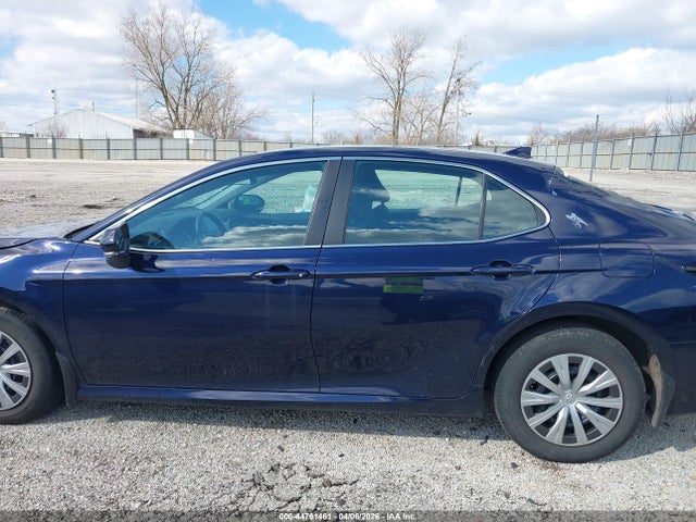 44761461 :رقم المزاد ، 4T1C31AK8NU584251 vin ، 2022 Toyota Camry Le Hybrid مزاد بيع