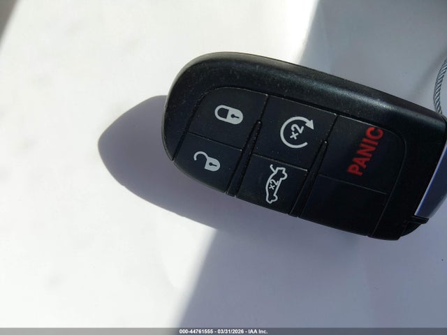 44761555 :رقم المزاد ، 2C3CCABG7PH562122 vin ، 2023 Chrysler 300 300s مزاد بيع