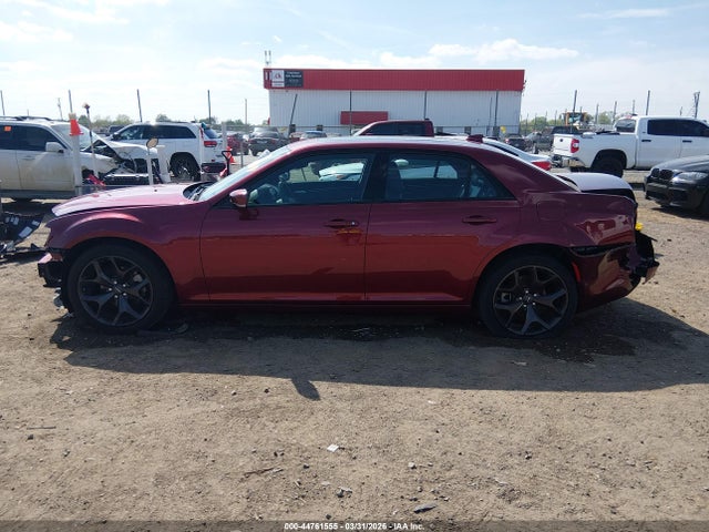 44761555 :رقم المزاد ، 2C3CCABG7PH562122 vin ، 2023 Chrysler 300 300s مزاد بيع