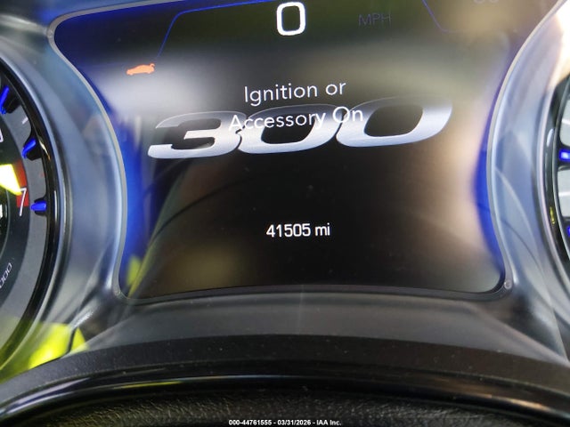 44761555 :رقم المزاد ، 2C3CCABG7PH562122 vin ، 2023 Chrysler 300 300s مزاد بيع
