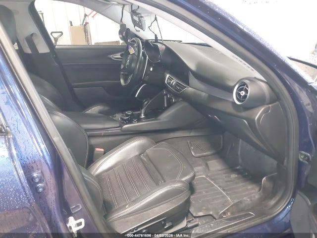44761696 :رقم المزاد ، ZARFAEEN5J7573628 vin ، 2018 Alfa Romeo Giulia Ti Sport مزاد بيع
