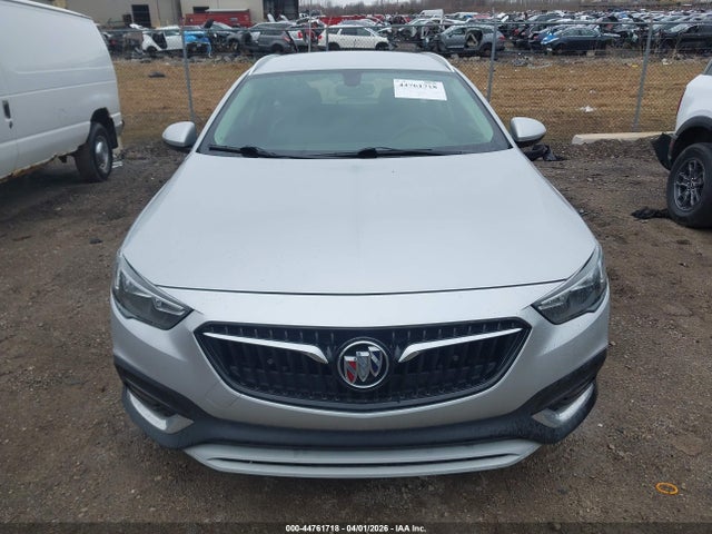 44761718 :رقم المزاد ، W04GV8SX5J1100206 vin ، 2018 Buick Regal Tourx Essence مزاد بيع