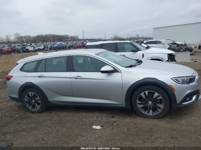 44761718 :رقم المزاد ، W04GV8SX5J1100206 vin ، 2018 Buick Regal Tourx Essence مزاد بيع