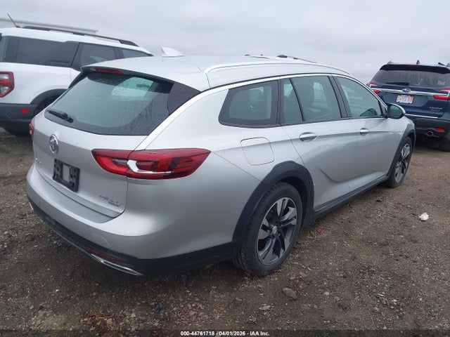 44761718 :رقم المزاد ، W04GV8SX5J1100206 vin ، 2018 Buick Regal Tourx Essence مزاد بيع