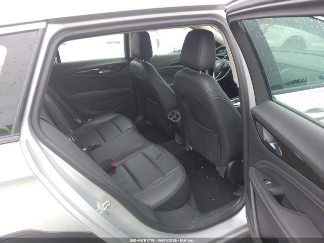 44761718 :رقم المزاد ، W04GV8SX5J1100206 vin ، 2018 Buick Regal Tourx Essence مزاد بيع