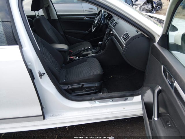 2016 Volkswagen Passat 1.8t R-line/1.8t S მანქანა იყიდება აუქციონზე, vin: 1VWAT7A39GC069904, აუქციონის ნომერი: 44761751