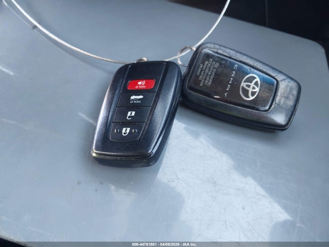 4T1B11HK2JU674884 Toyota CAMRY SE