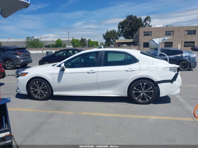 4T1B11HK2JU674884 Toyota CAMRY SE