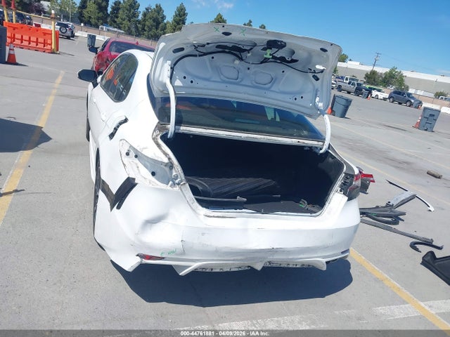 4T1B11HK2JU674884 Toyota CAMRY SE