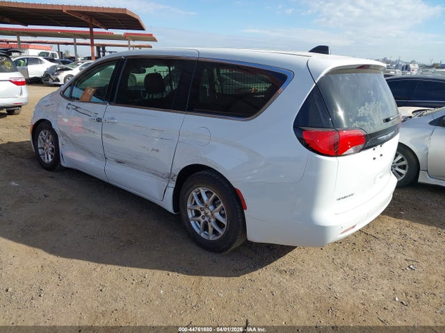 Chrysler Voyager Lx 2024 2C4RC1CG7RR121205 Image 3