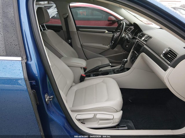 Продаж на аукціоні авто 2017 Volkswagen Passat 1.8t R-line, vin: 1VWDT7A38HC052252, номер лоту: 44761993
