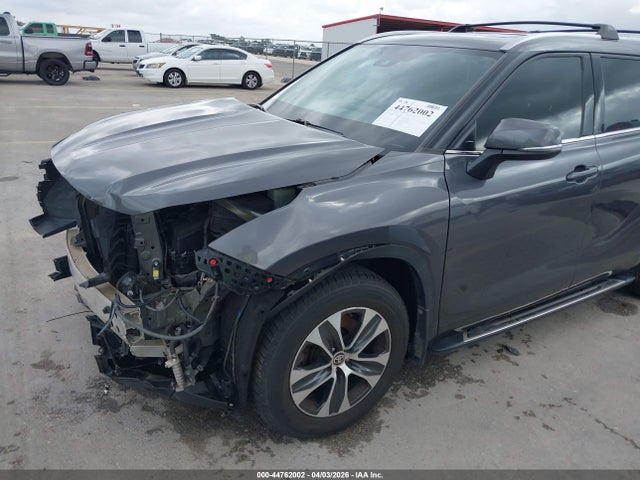 Toyota Highlander Xle 2021 5TDGZRBH8MS528061 Image 18