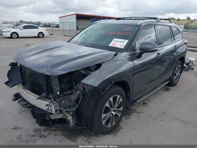 Toyota Highlander Xle 2021 5TDGZRBH8MS528061 Image 2
