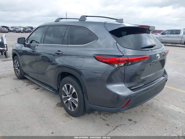 Toyota Highlander Xle 2021 5TDGZRBH8MS528061 Image 3
